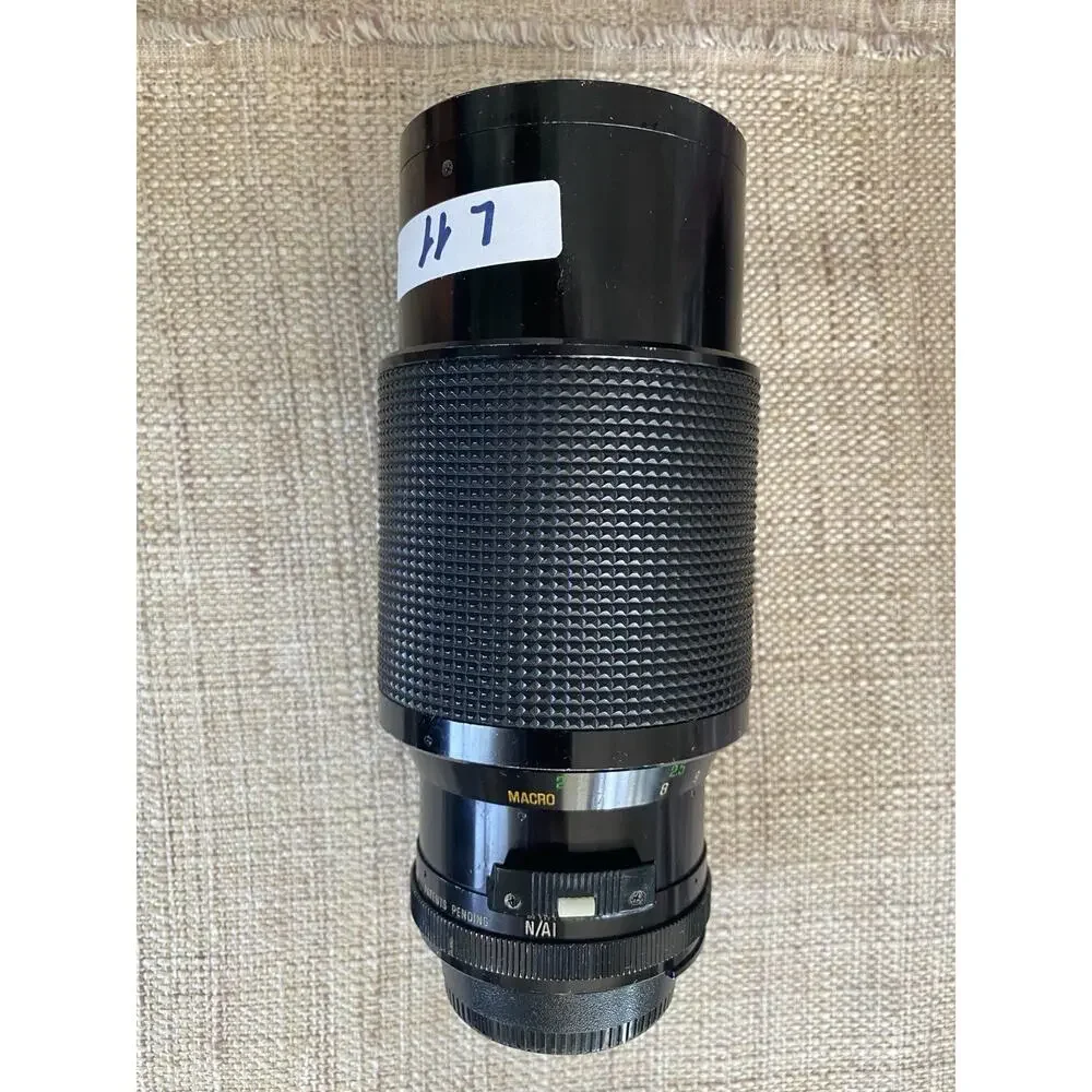 Vivitar Series 1 70-210mm f/3.5 Macro Zoom Lens